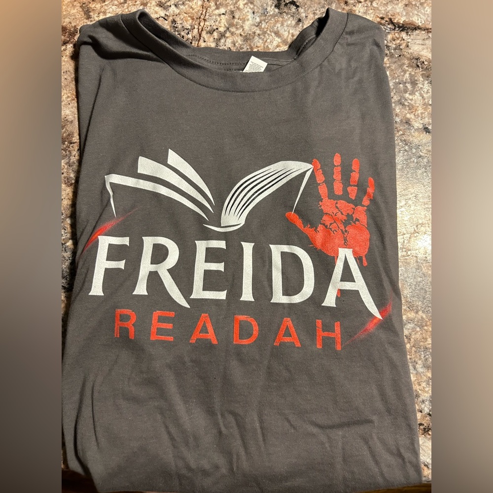 3xl Freida McFadden merch shirt. Brand new